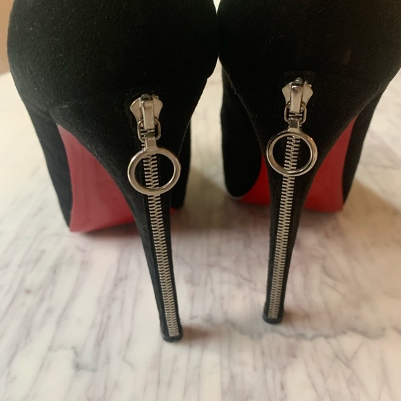 CHRISTIAN LOUBOUTIN
Suede Bianca Back-Zip Platform Pumps - Picture 2 of 5
